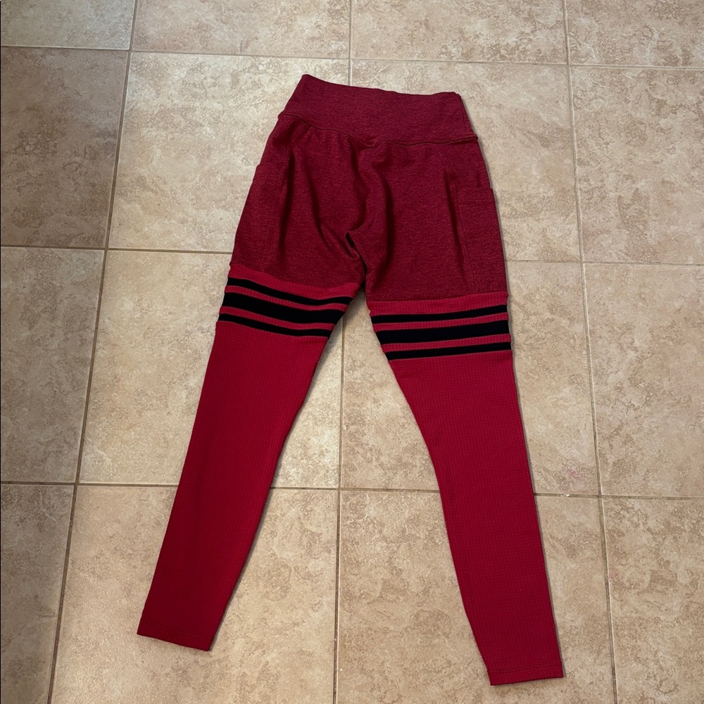 Bombshell maroon/red leggings w/Blk stripe - Picture 6 of 6